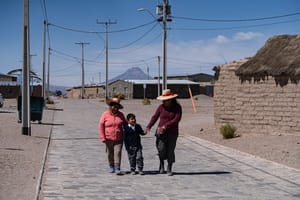 Innovación digital en el Altiplano: La antena de Hughes eleva a Cariquima al escenario global