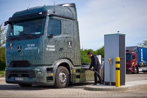 Mercedes-Benz Trucks logra un hito en la carga eléctrica con el eActros 600