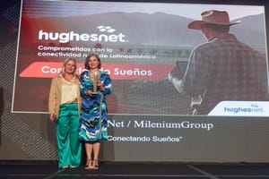 Hughes gana en los Premios EIKON 2024 con su iniciativa "Conectando Sueños"