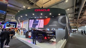 Oracle demuestra su Tesla Cybertruck para emergencias en el #MWC25