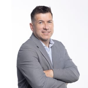 ¿Cómo proteger a las industrias críticas de las ciberamenazas y qué se requiere para la modernización tecnológica?