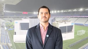 Jorge Montenegro de Midea Carrier: “El sistema del Claro Arena demuestra cómo la tecnología VRF y la recuperación de calor elevan la eficiencia energética en grandes recintos”.