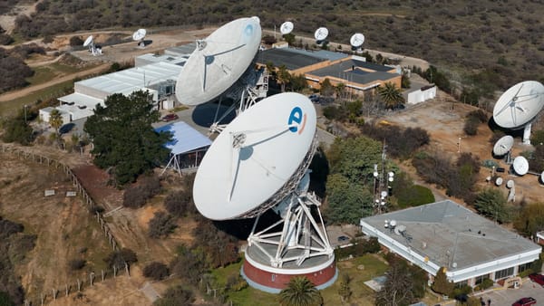 Entel celebra el pasado espacial y fortalece su futuro con tecnología satelital