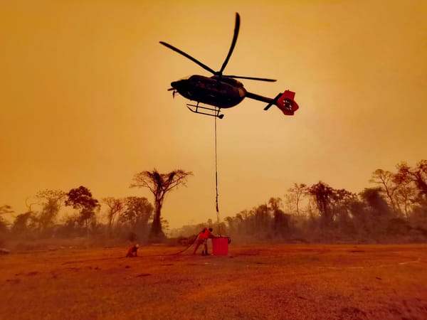 Helicópteros H145 y H125 intensifican el combate aéreo contra incendios en Bolivia y Brasil