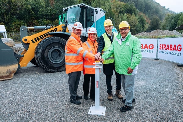 Liebherr y STRABAG prueban la primera cargadora de ruedas impulsada por hidrógeno en Austria