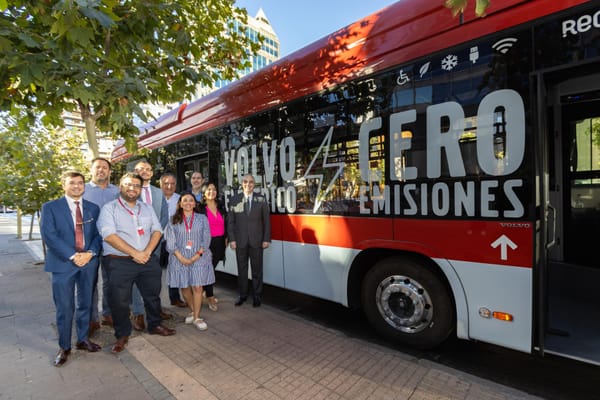 Volvo Chile presenta nuevo bus cero emisiones para el Sistema Red Metropolitano